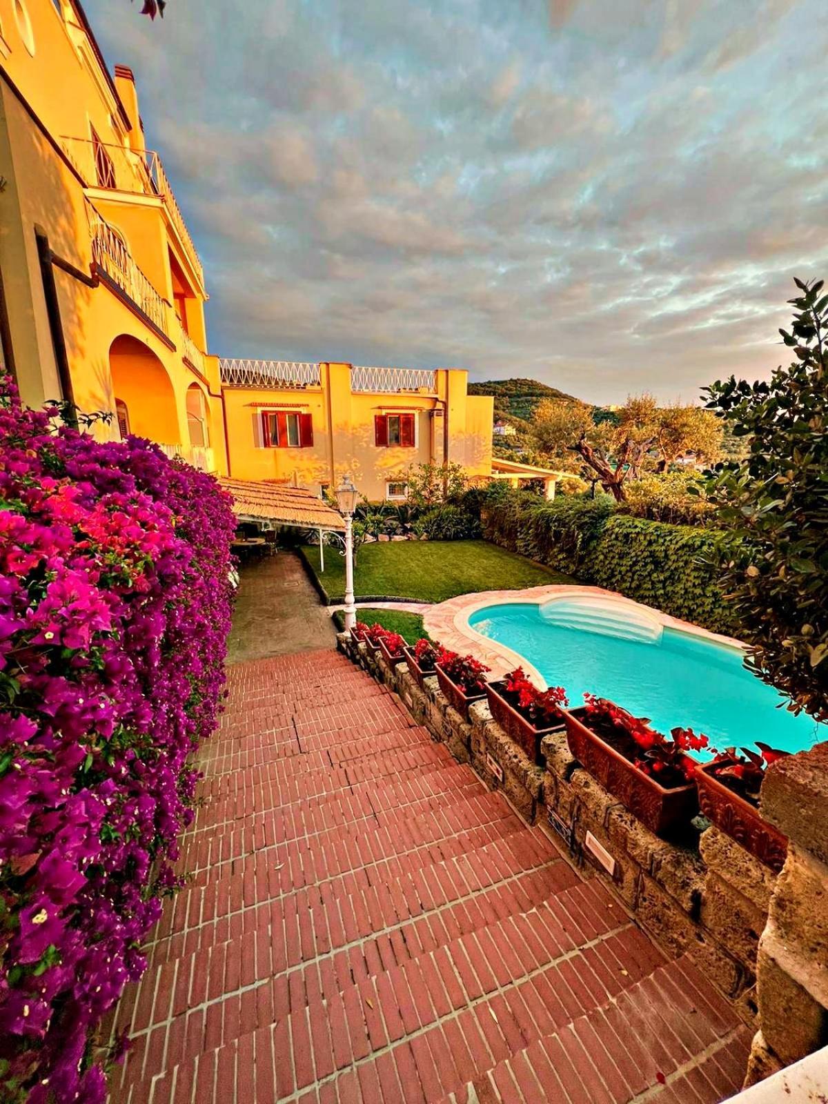 Villa Vie En Rose Sorrento Exteriör bild